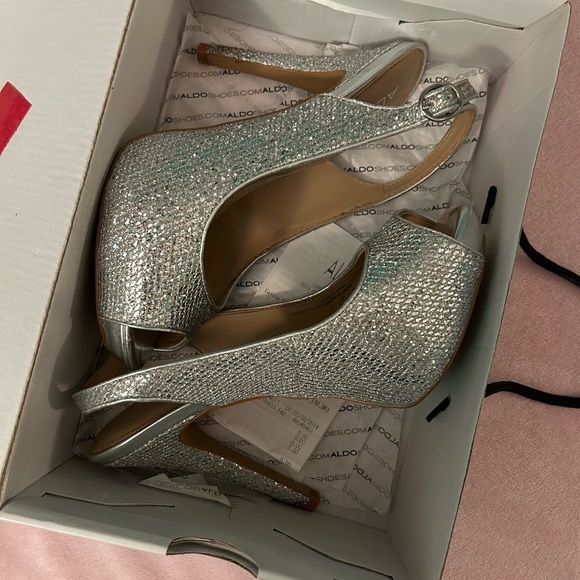 Aldo Silver Heels - Picture 8 of 9